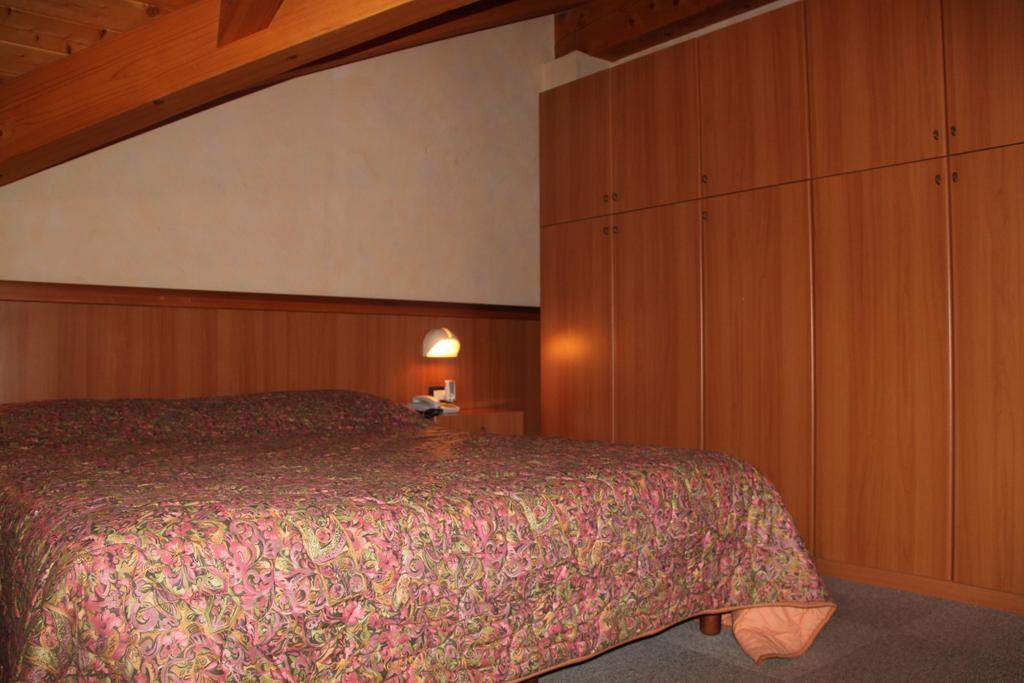 Garni Goccia D'Oro Hotel Кавалезе Стая снимка