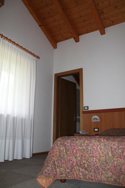 Garni Goccia D'Oro Hotel Кавалезе Стая снимка